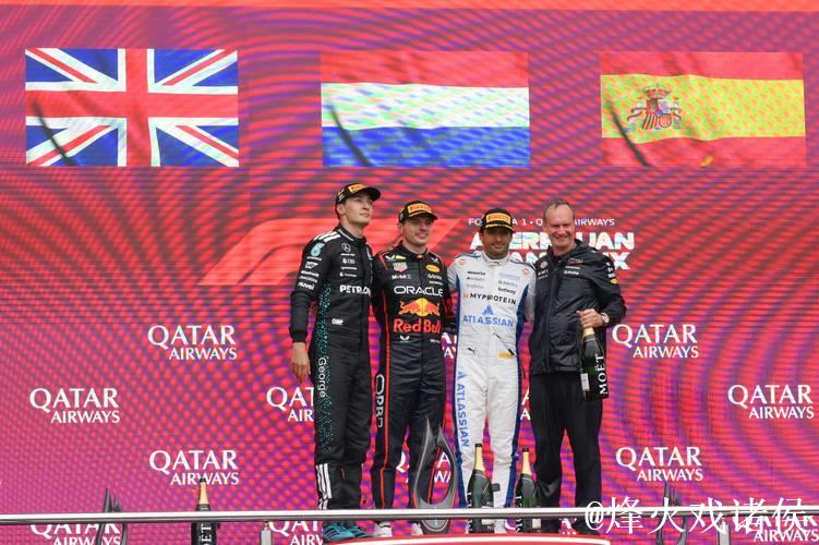 F1阿塞拜疆大奖赛：维斯塔潘杆位加冕，塞恩斯站上领奖台