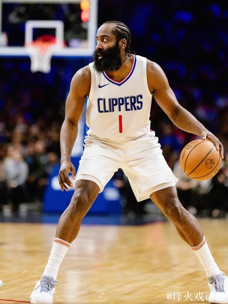 莱昂纳德26+8 哈登19分 快船上演19分大逆转击败缺兵少将的活塞